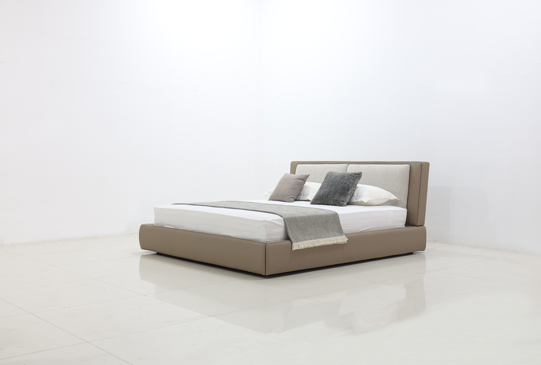 GC2547 Upholstered Bed
