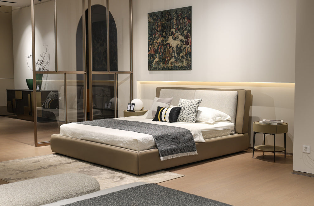 GC2547 Upholstered Bed