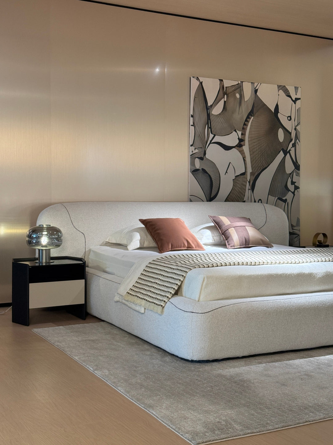 GC2527 Upholstered Bed