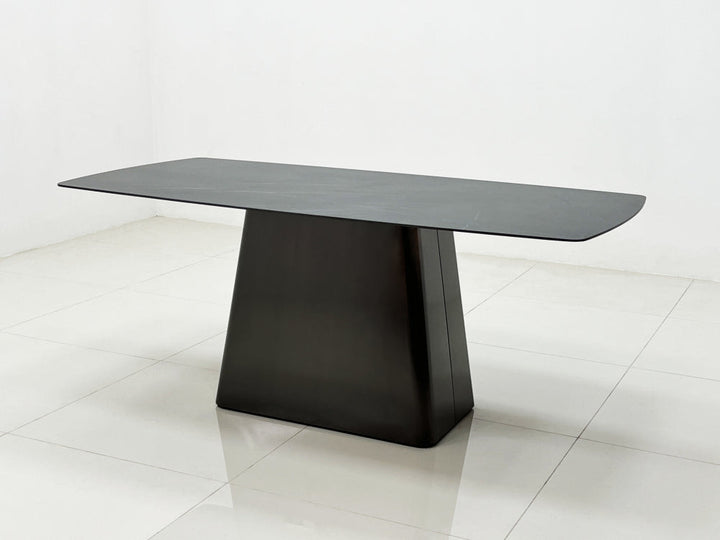 DT725 Dining Table