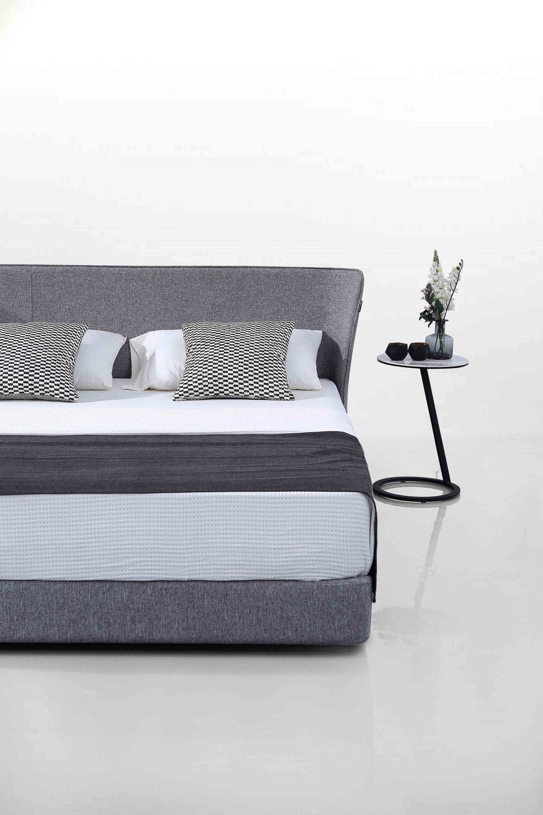 GC1732 Upholstered Bed