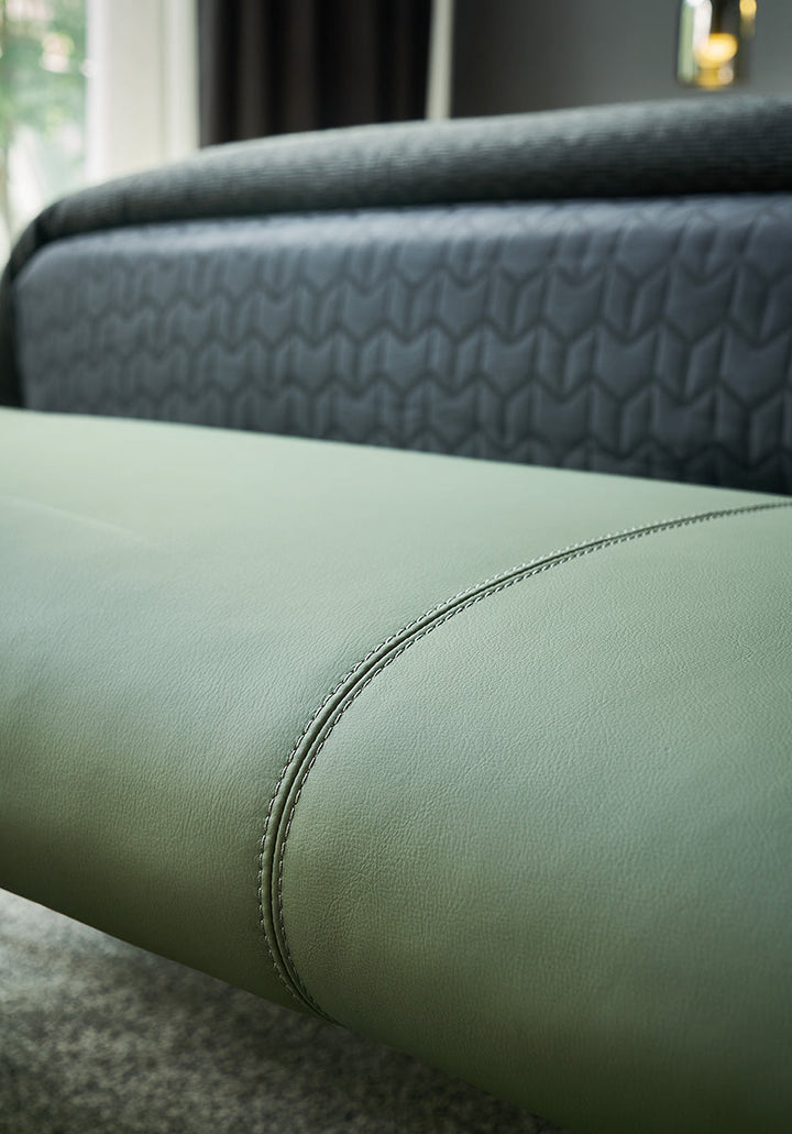 GC2117 Upholstered Bed
