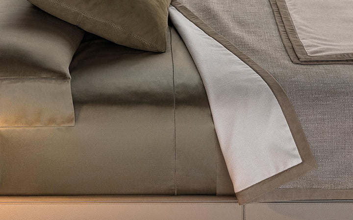 GC2207 Upholstered Bed