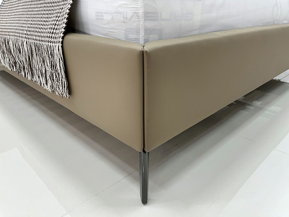 GC2241 Upholstered Bed