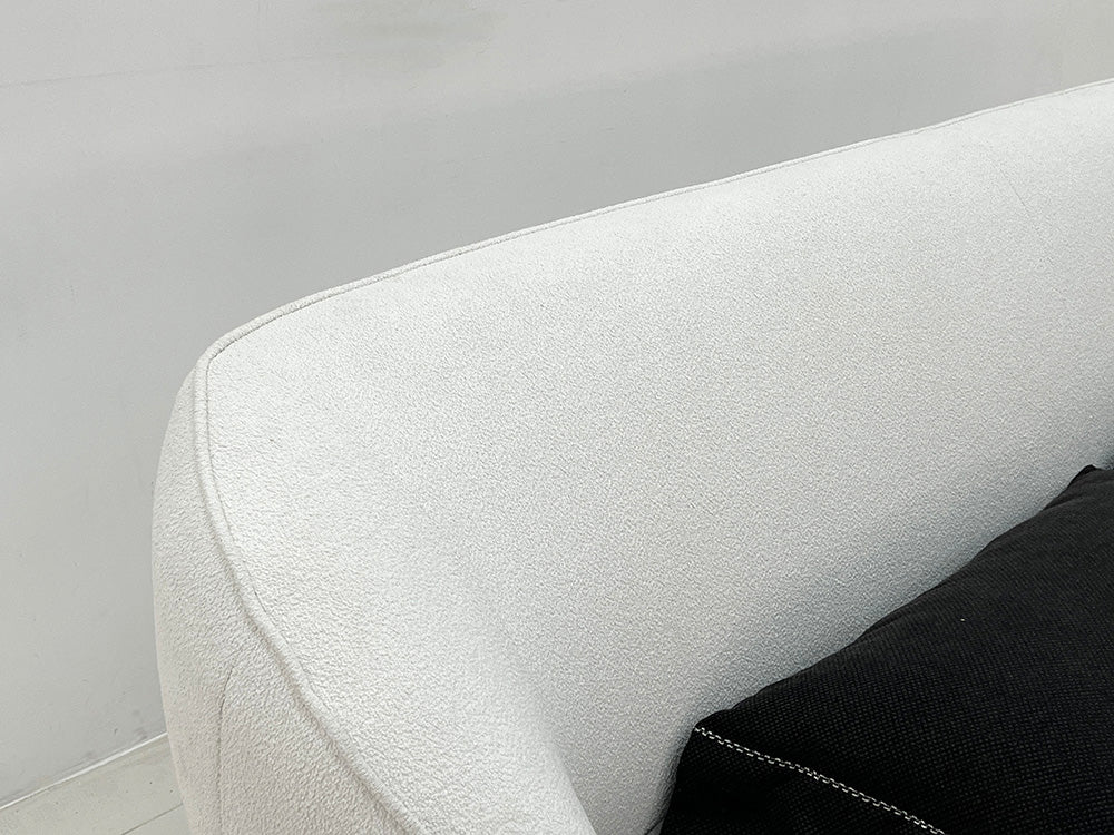 GC2251 Upholstered Bed