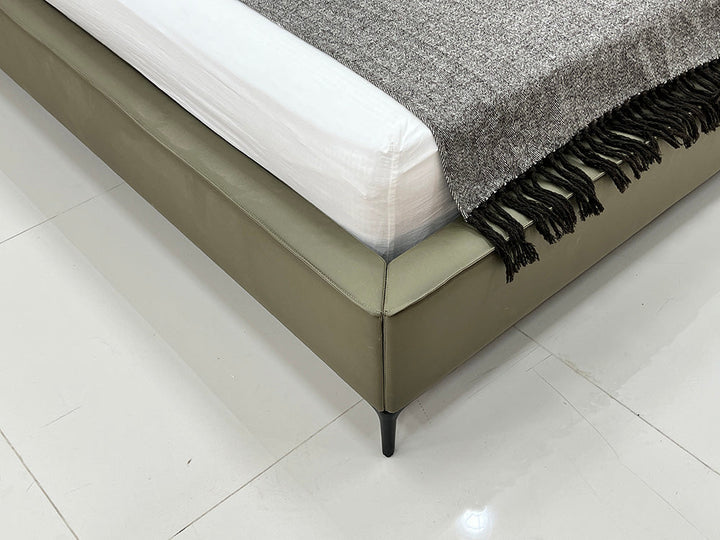 GC2257 Upholstered Bed