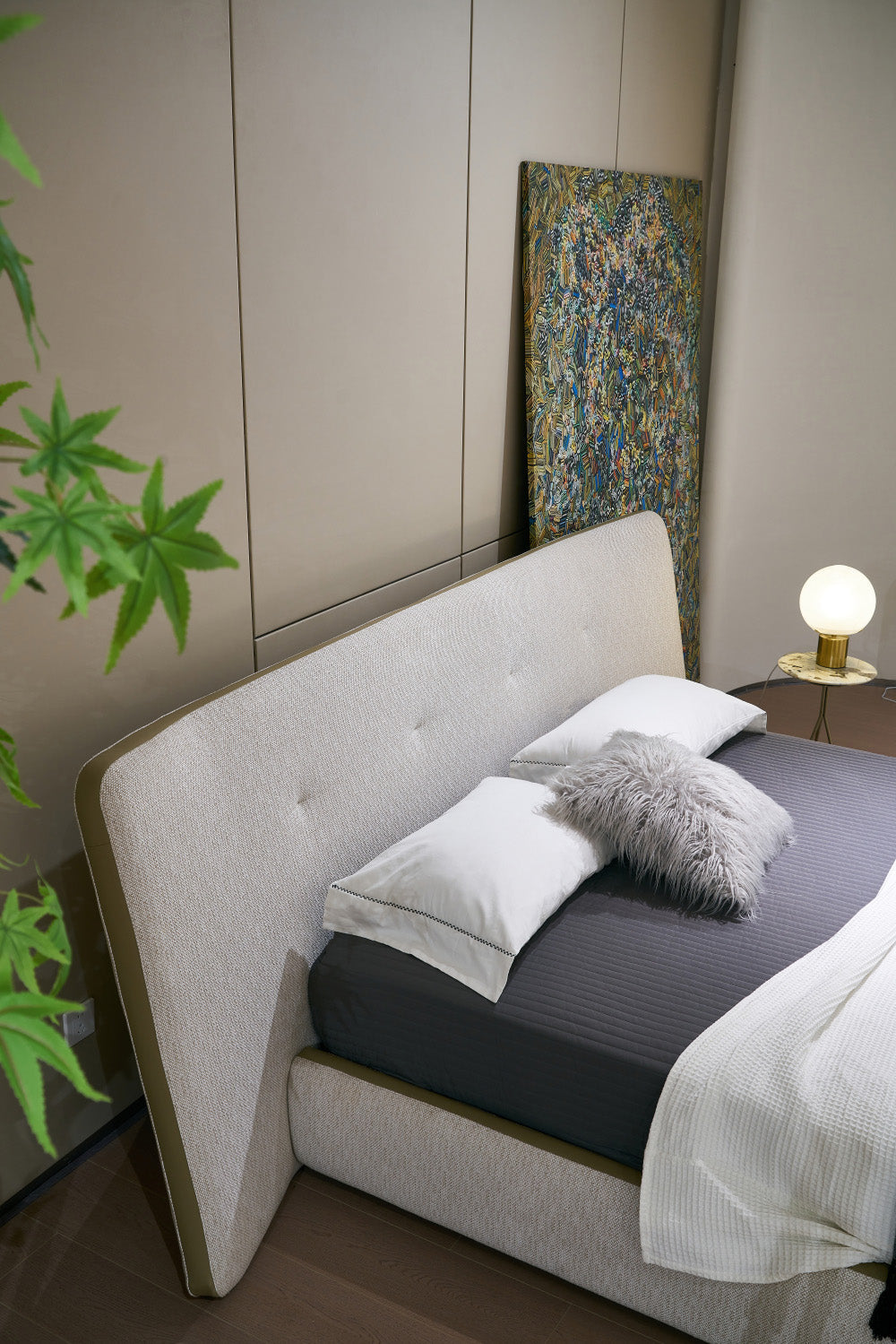GC2305 Upholstered Bed