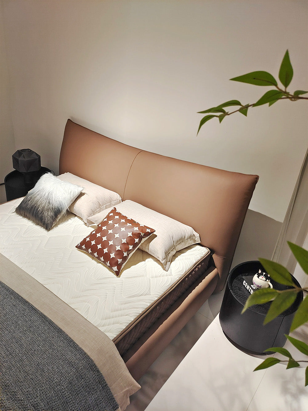 GC2311 Upholstered Bed
