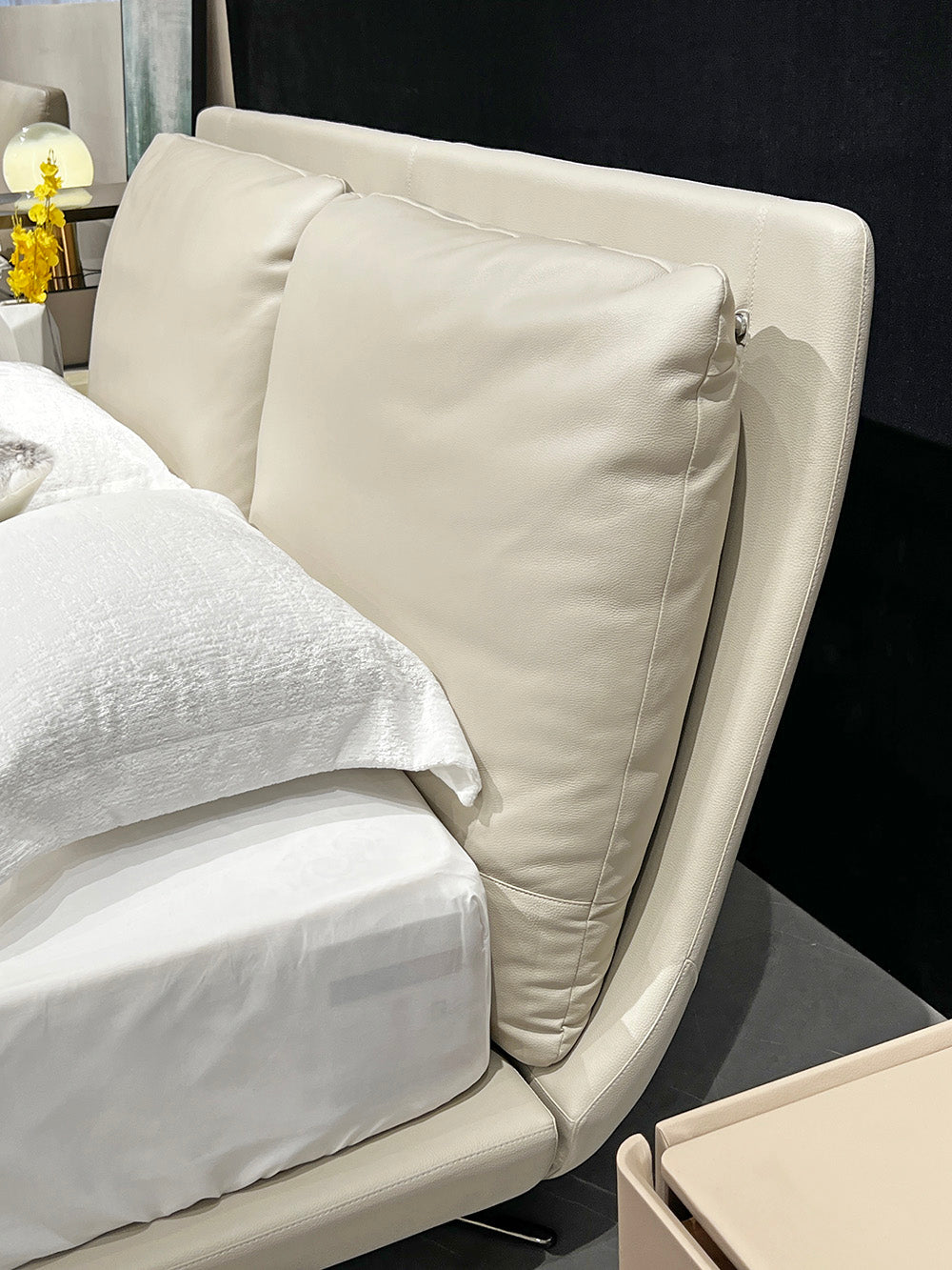 GC2312 Upholstered Bed