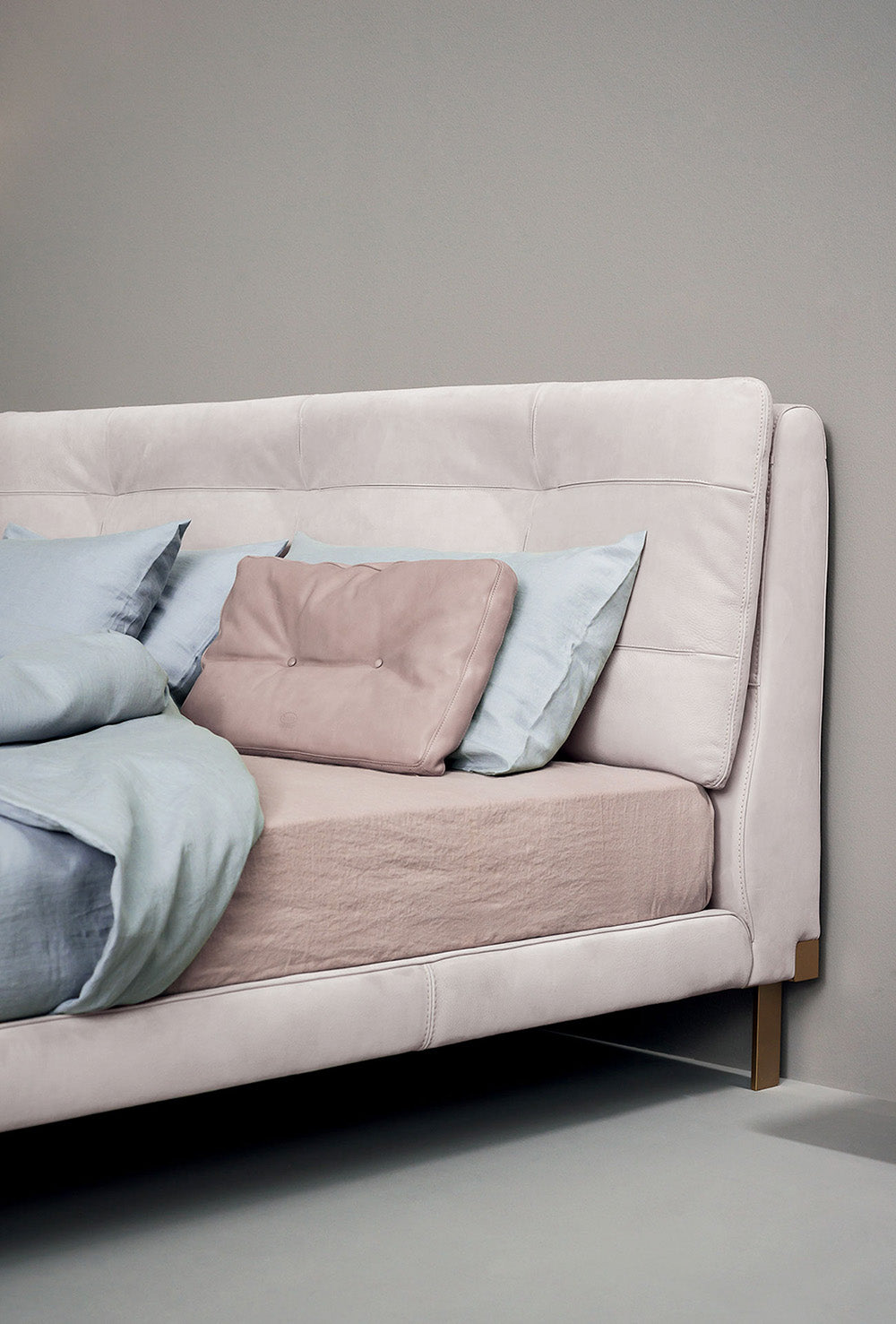GC2316 Upholstered Bed