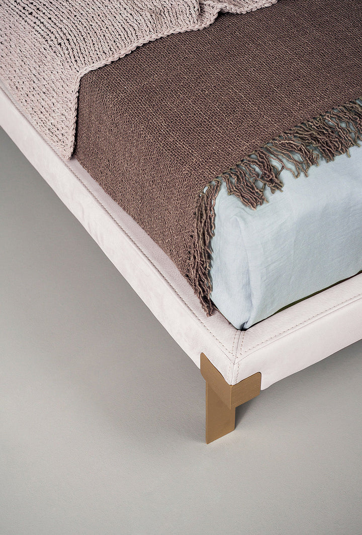 GC2316 Upholstered Bed