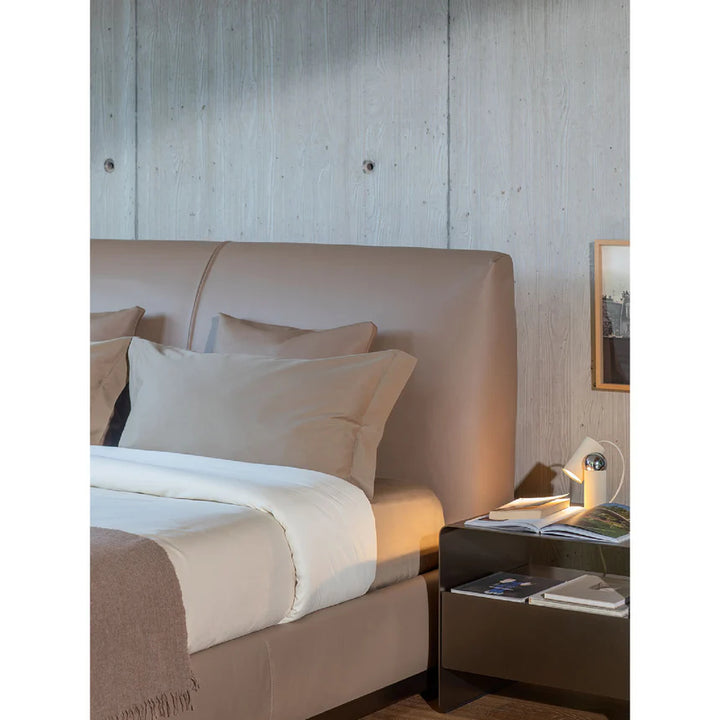 GC2557 Upholstered Bed