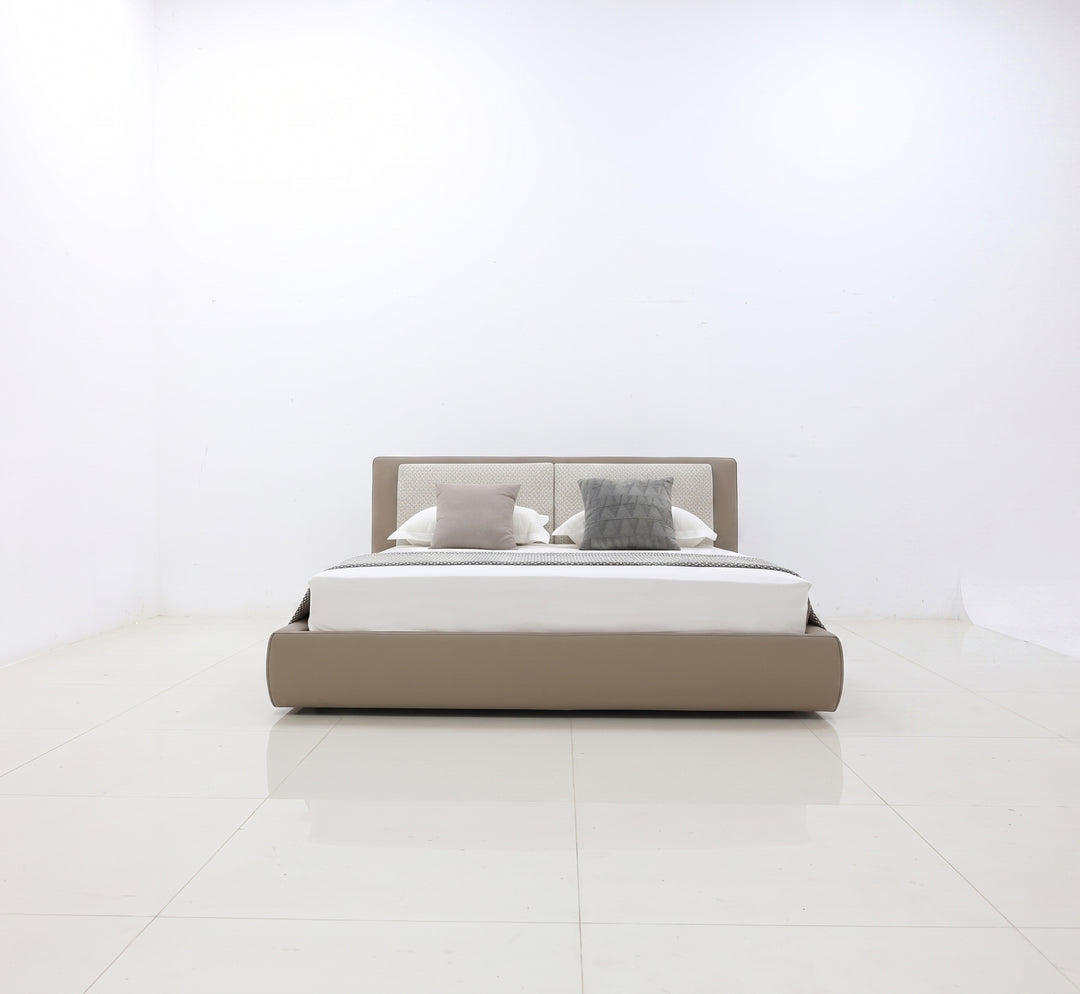 GC2547 Upholstered Bed