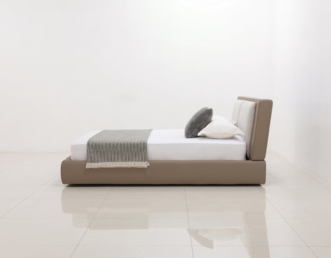 GC2547 Upholstered Bed